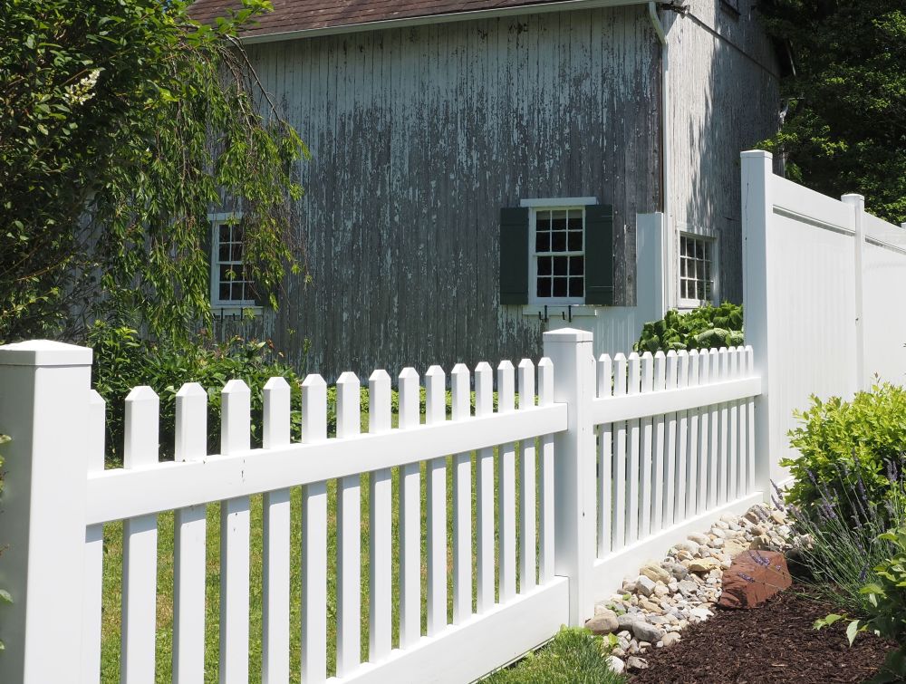 Vinyl Fencing by De Dios Construction